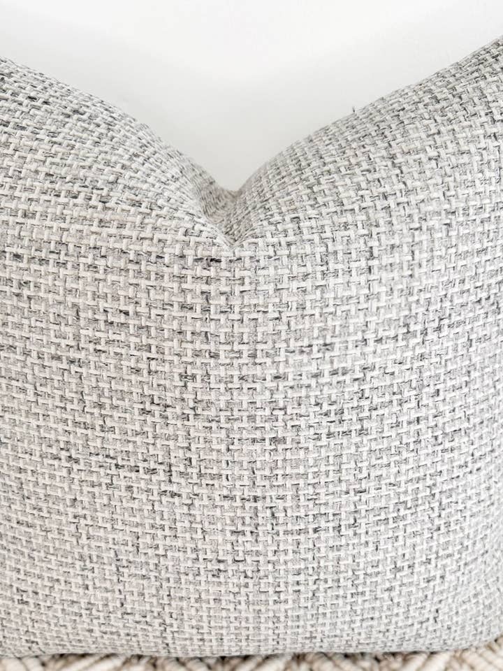 A Almofada Couture - O Estilo Frost Rossi N.º 181 por atacado de The Couture Cushion