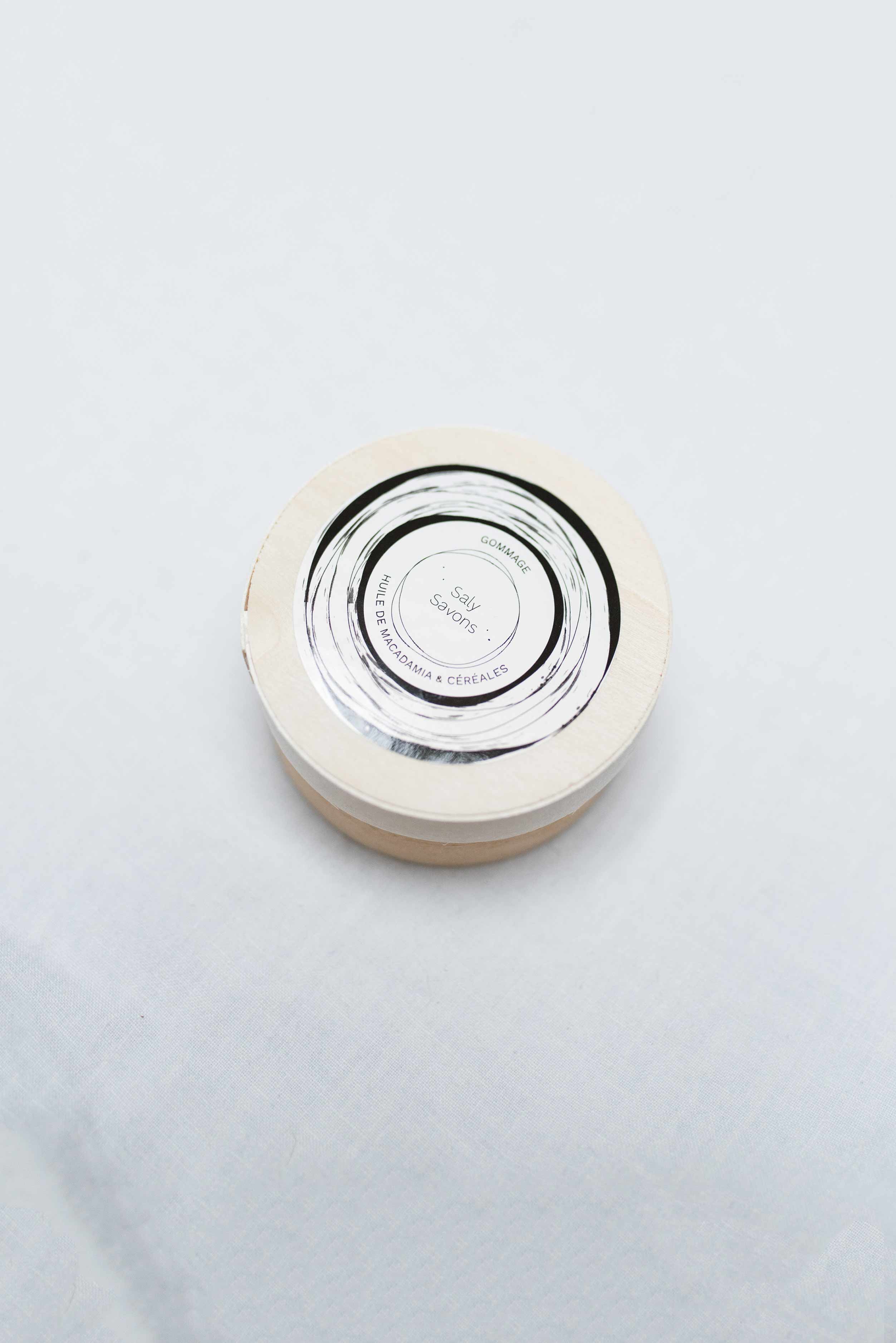 Saly Cosmétiques - Wholesale Body Scrub/Exfoliant - Face & Body Soap - Macadamia & Cereal Scrub3