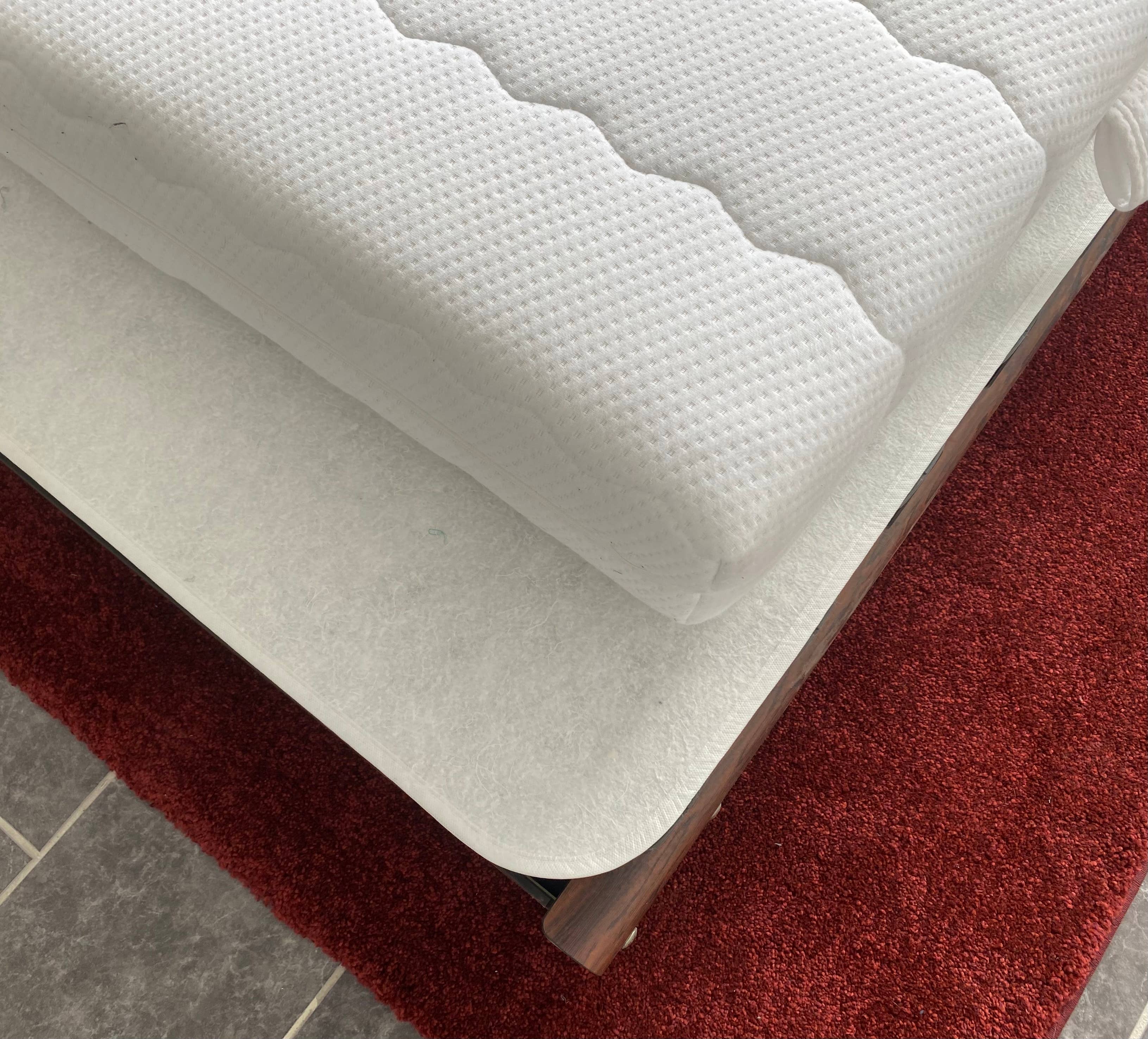 Salzmann Restwaren GmbH – wholesale Mattress pad/protector – Hum mattress protector 90*200 cm8