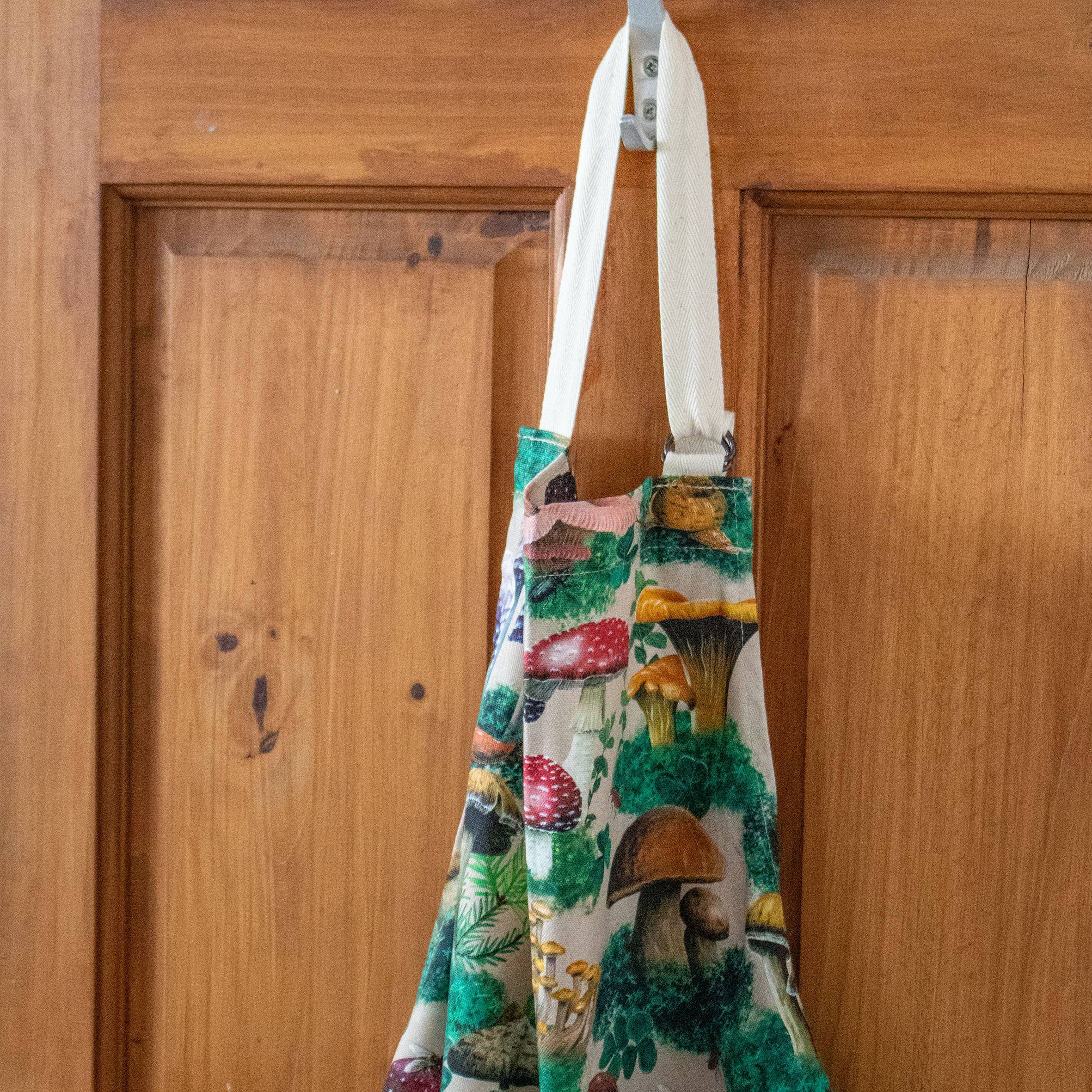 AMPellegrini Art & Design - Wholesale Apron - Adult apron with mushroom pattern / Printed fungi apron6