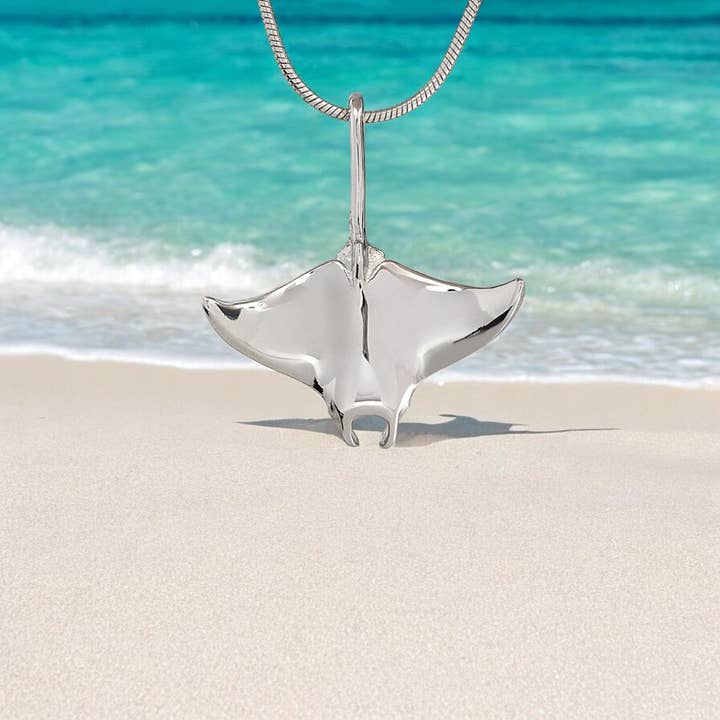 Collana Realistica a Forma di Manta – Collezione Vita Marina – Argento Sterling per la vendita all'ingrosso da parte di Big Blue by Roland St John