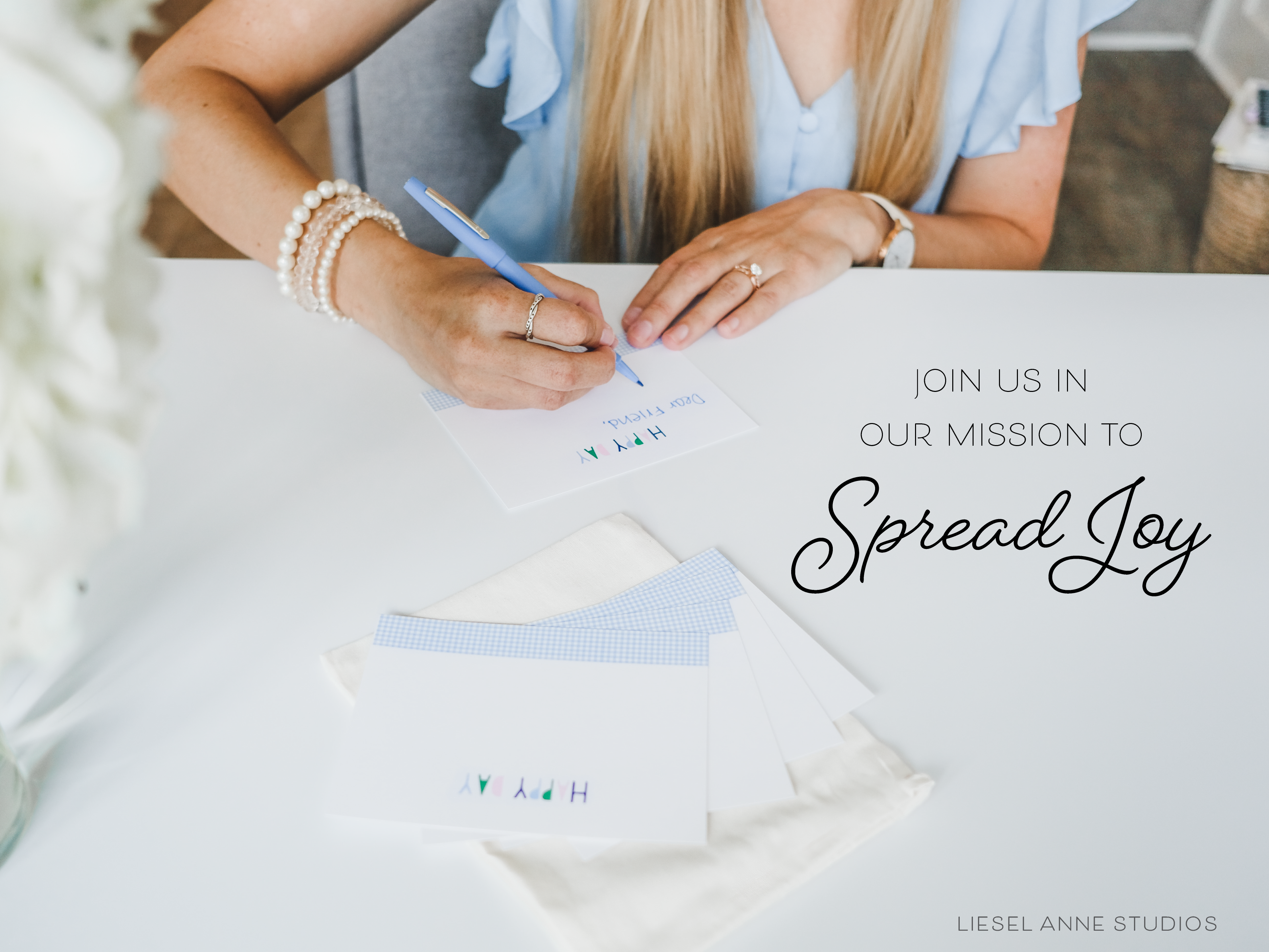 Liesel Anne Studios – wholesale Flat wrap – Après Ski White and Blue Gift Wrap [Individual Sheets]  4