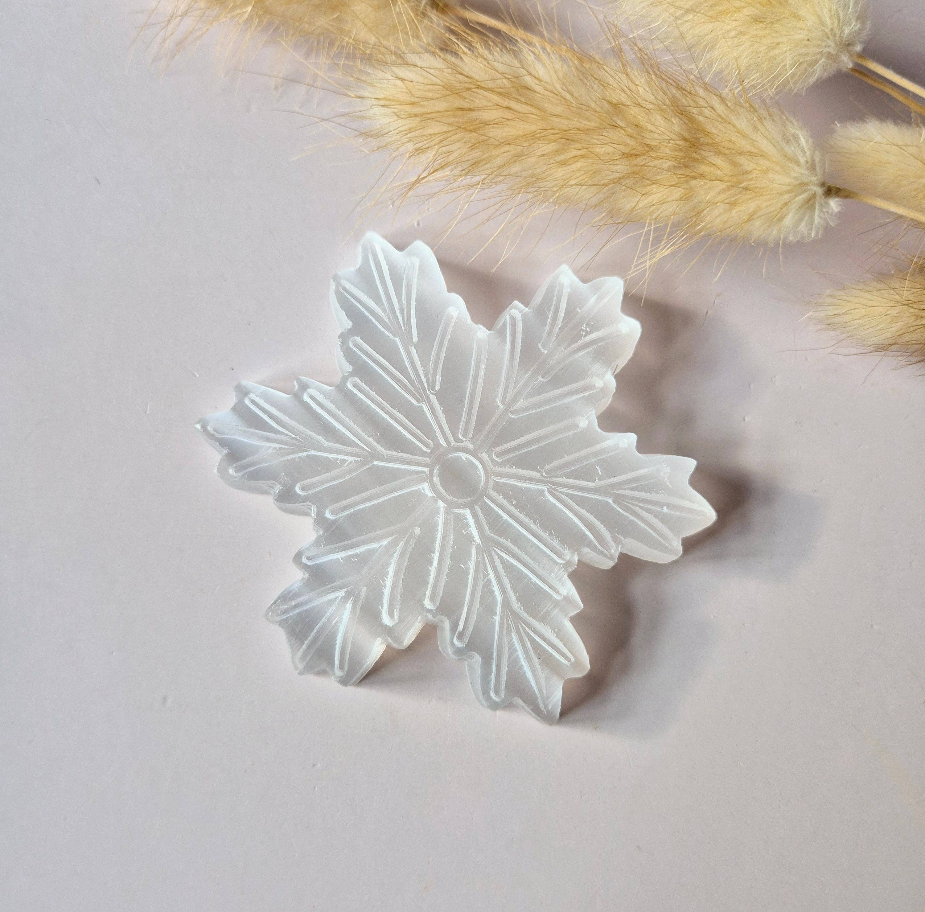 Moonlight Gemstones - Vente Pierre et cristal de spiritualité - Flocon de neige en sélénite 70 mm sculpture - Décoration d'hiver en pierre précieuse de Noël1