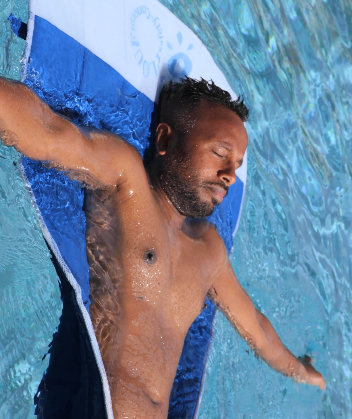 Plouf Safety Concept - Wholesale Inflatables - 2-in-1 Floating Mattress: Relaxation & Idleness9