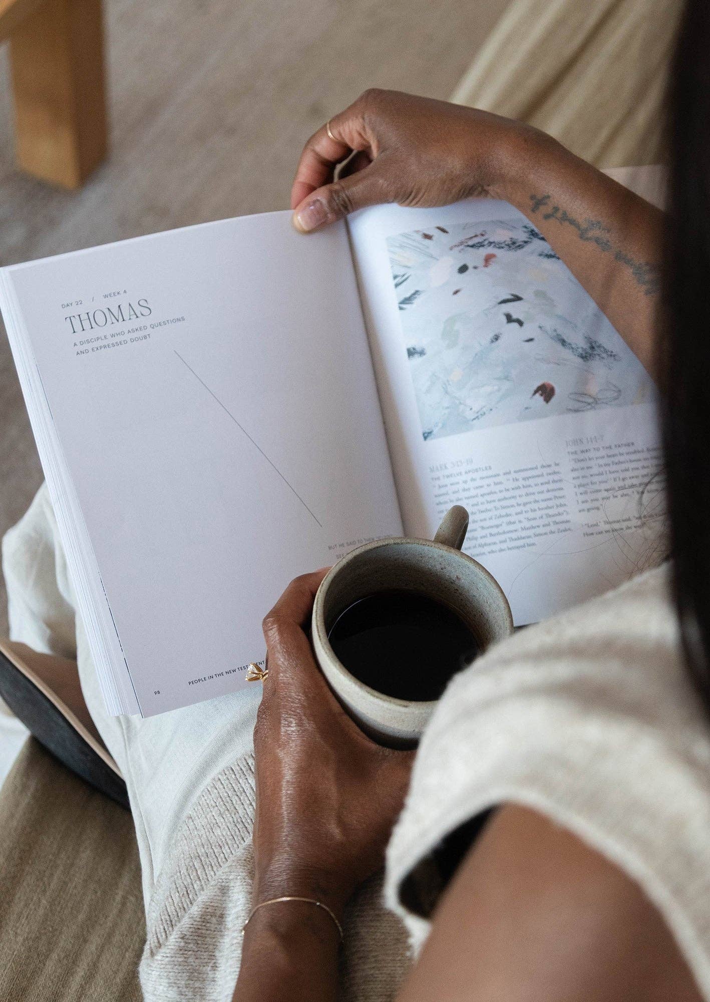 She Reads Truth - Wholesale Religion Book - People in the New Testament Women's Reading Guide2