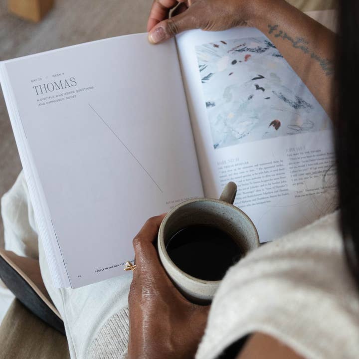 She Reads Truth - Wholesale Religion Book - People in the New Testament Women's Reading Guide2