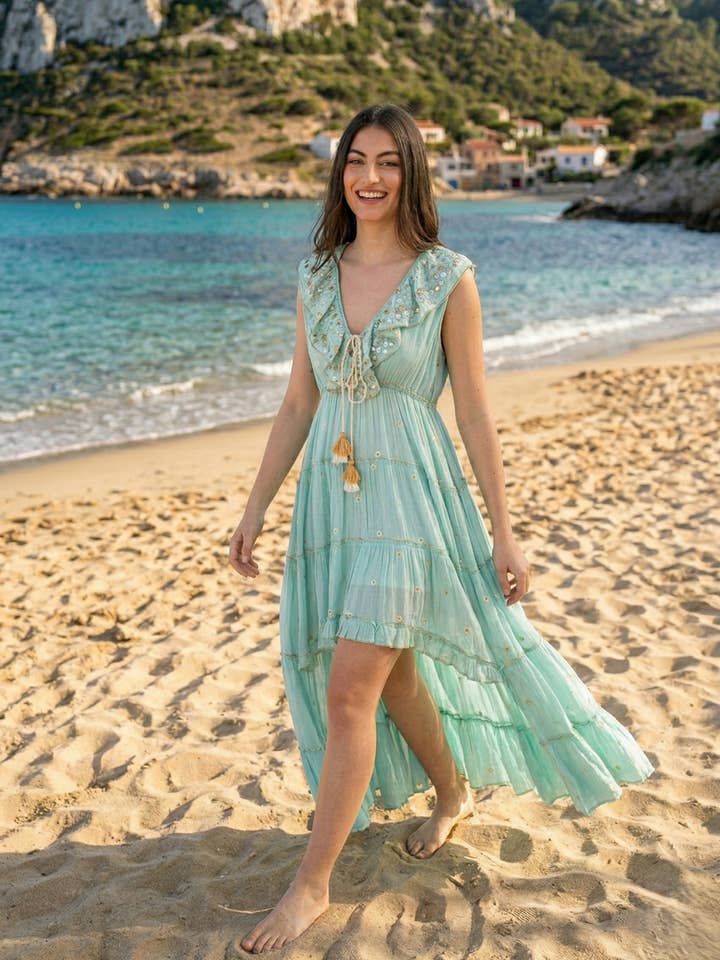 Asymmetrische jurk met geborduurde aquamarijnbloemen voor wholesale door Lula Natura