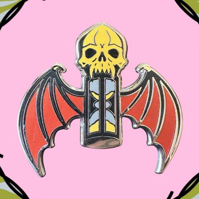 Épinglette Crâne Ailé Memento Mori pour la vente par Foolish Fetish