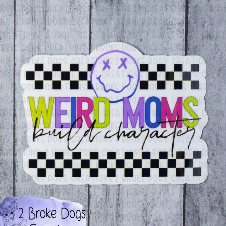 Autocollant "Les mamans bizarres forgent le caractère" pour la vente par 2 Broke Dogs Creations