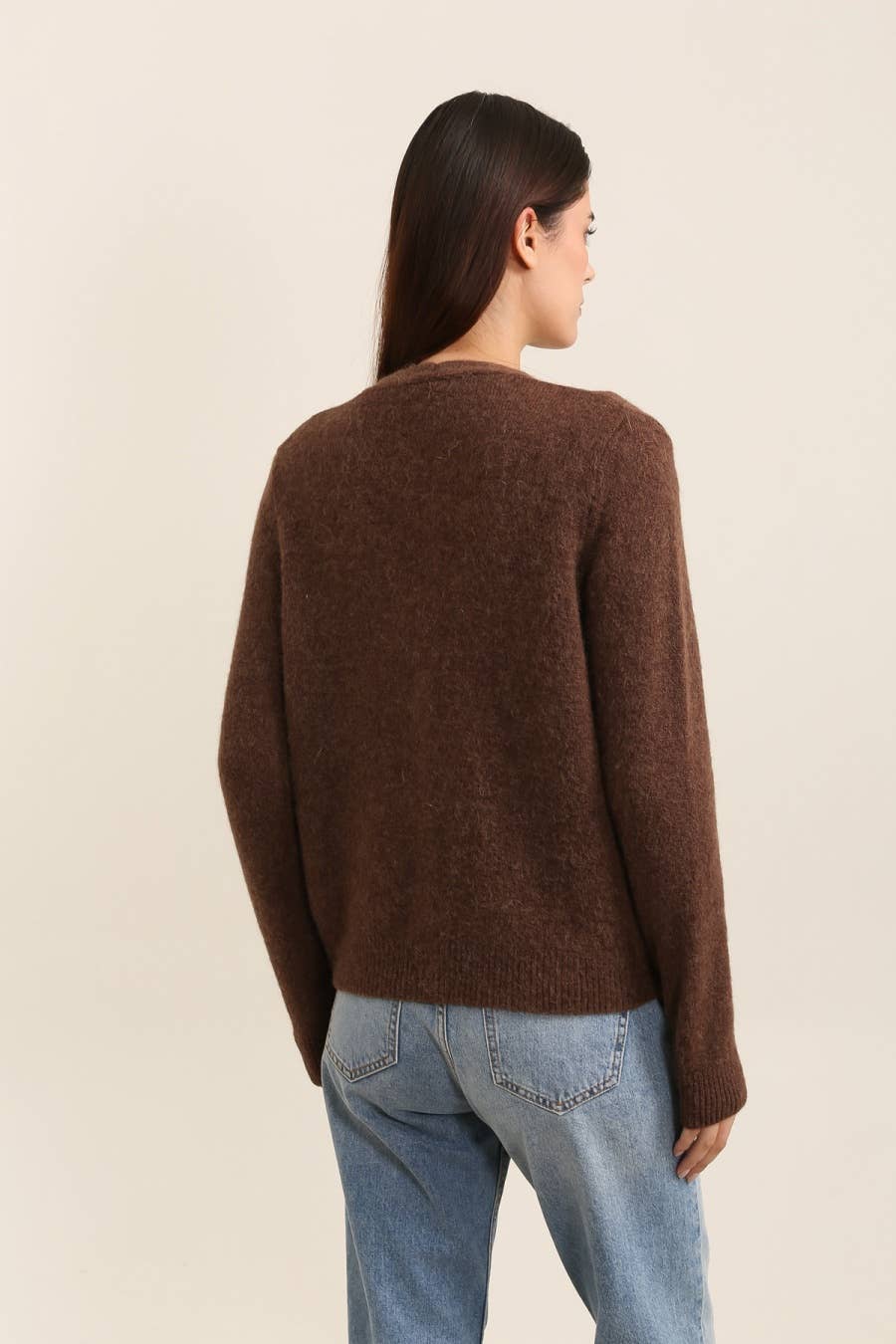 NAÏS PARIS – Engroshandel Cardigan - Dame – Kort v-hals cardigan med knapper i superfin alpaka25