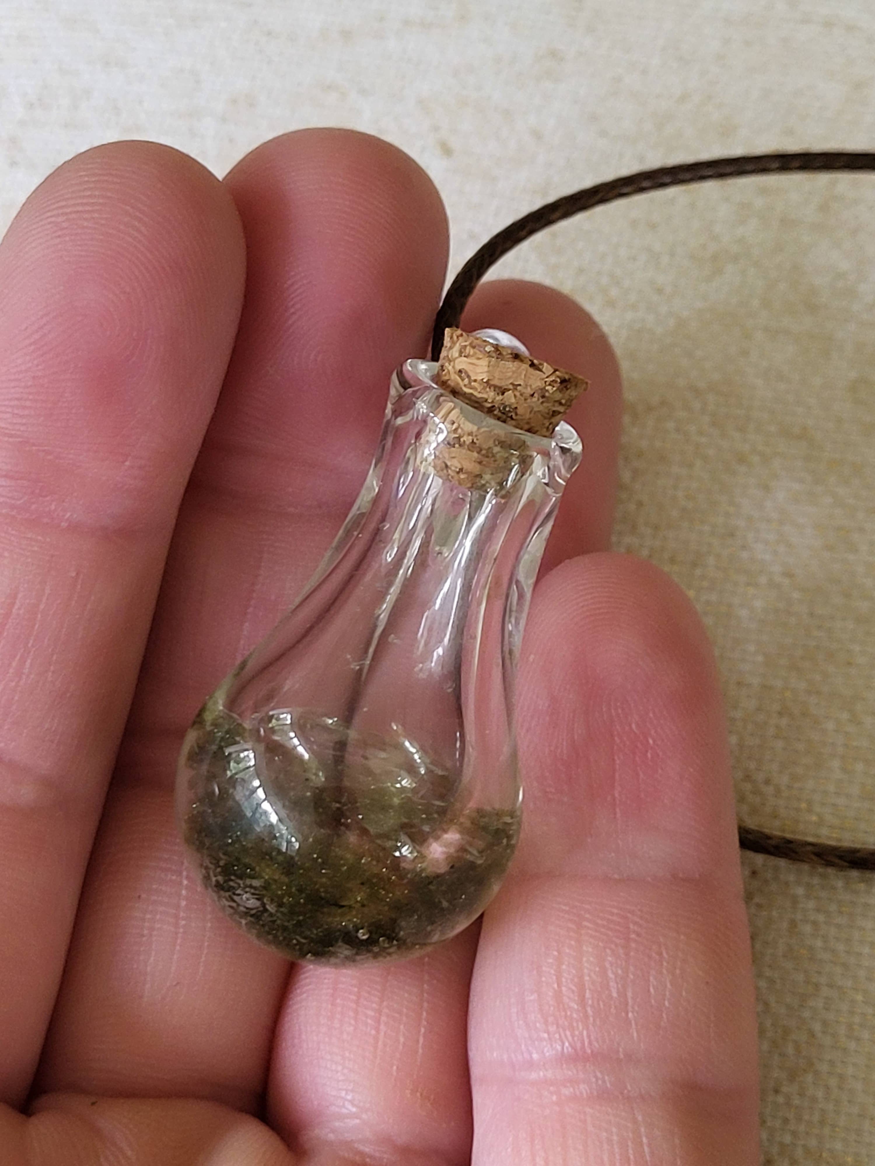 AB Glass Designs – Engroshandel Halskæde med vedhæng – Mini flaskehals-halskæde med prop7