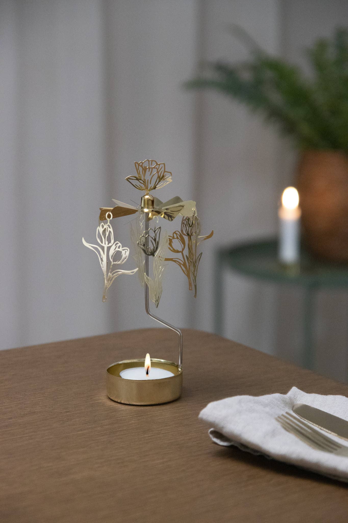 Talla Imports - Wholesale Candle Holder - Rotary Candleholder, Tulips, Gold1