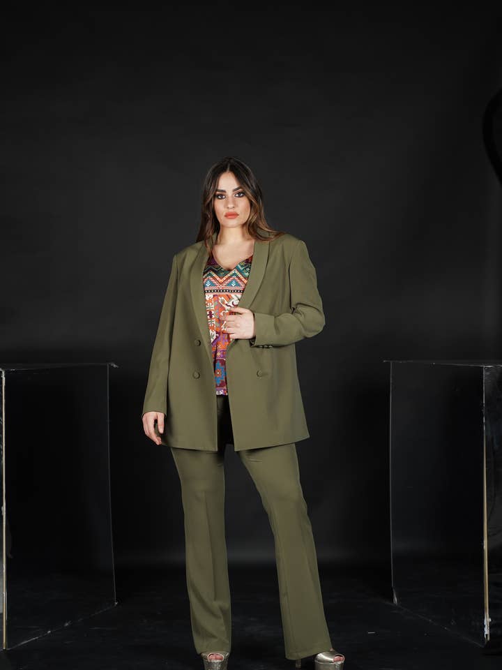 Oversized pak met sjaalkraag en uitlopende broek voor wholesale door Oltretempo