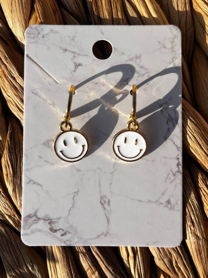 Brincos de rosto sorridente de 10 mm por atacado de Furbaby crafts and creations