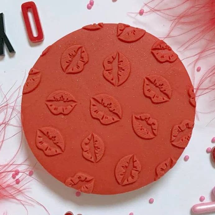 Embosseur de Fondant à Lèvres pour la vente par Harwill and Fox