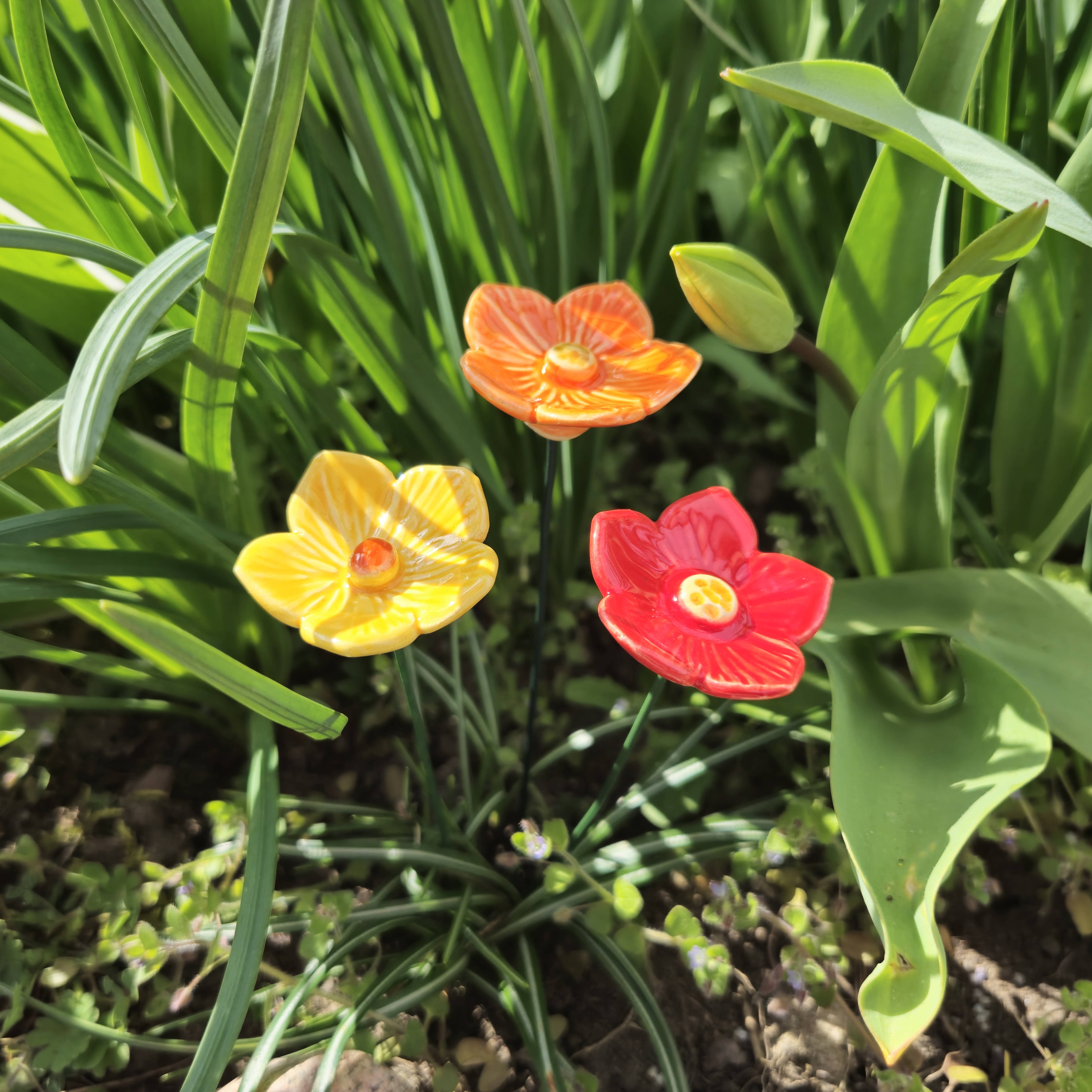 Pannonhem AB. – wholesale Garden/lawn stake – Ceramic Petunia,Plant stake, Petunia on stem
9