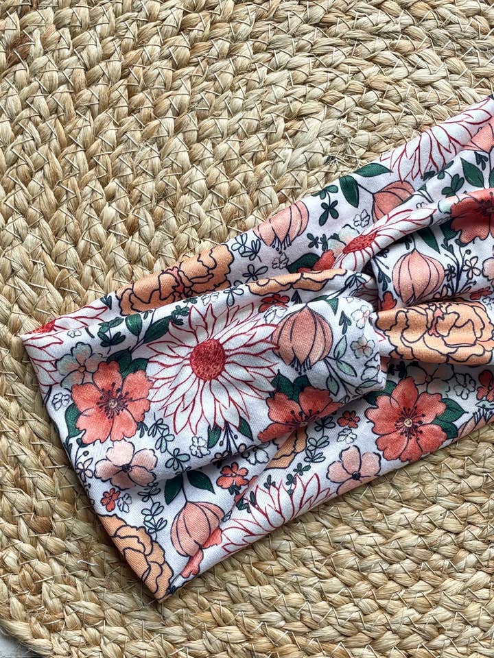 Diadema torcida de punto mixto floral para venta al por mayor de Designs by Rachel Joy