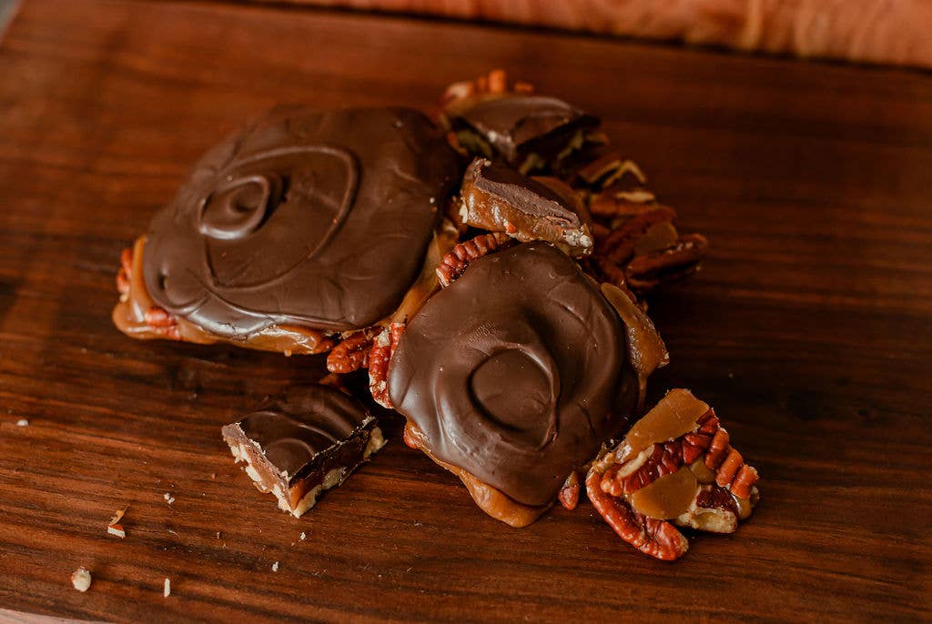 All the Fixin’s - Venta al por mayor Dulces con chocolate - Tortugas de chocolate y caramelo «Ruckus Makers»2