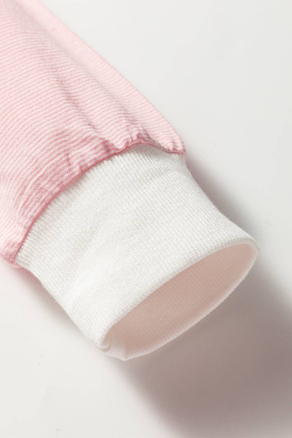 Pink Stripe Langærmet top med pink stribe, kontrastkant og patchwork for engroshandel på Faire6