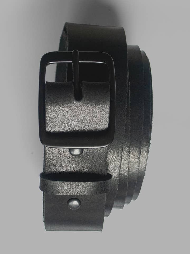 Ceinture large avec boucle noire pour la vente par normal Behaviour