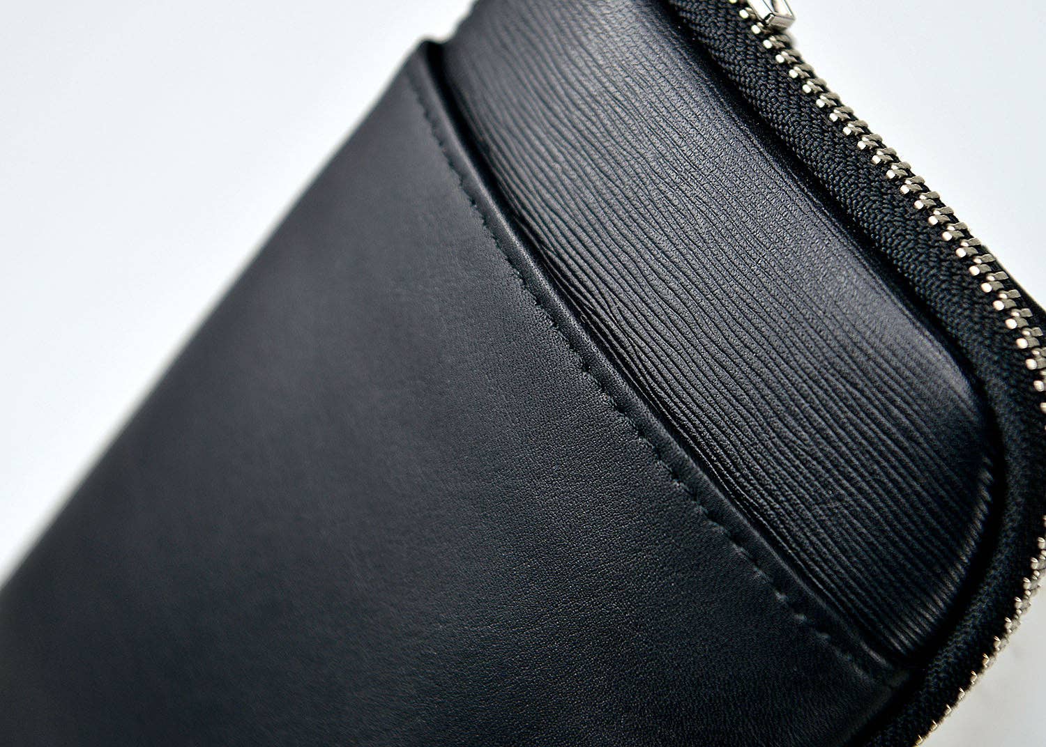 Unofuku - Wholesale Phone Wallet - Women's - re:credo LINKER Phone Case (Black)4