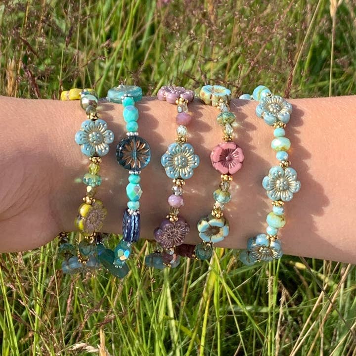 Pulsera Elástica de Flores - Set de 5 Colores Flores de Jardín para venta al por mayor de Marlene VanBeek Jewelry