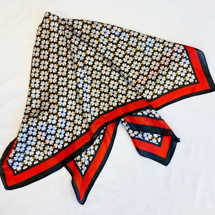 Ellison+Young – wholesale Halsduk - Dam – Scarf med fyrklövermönster8