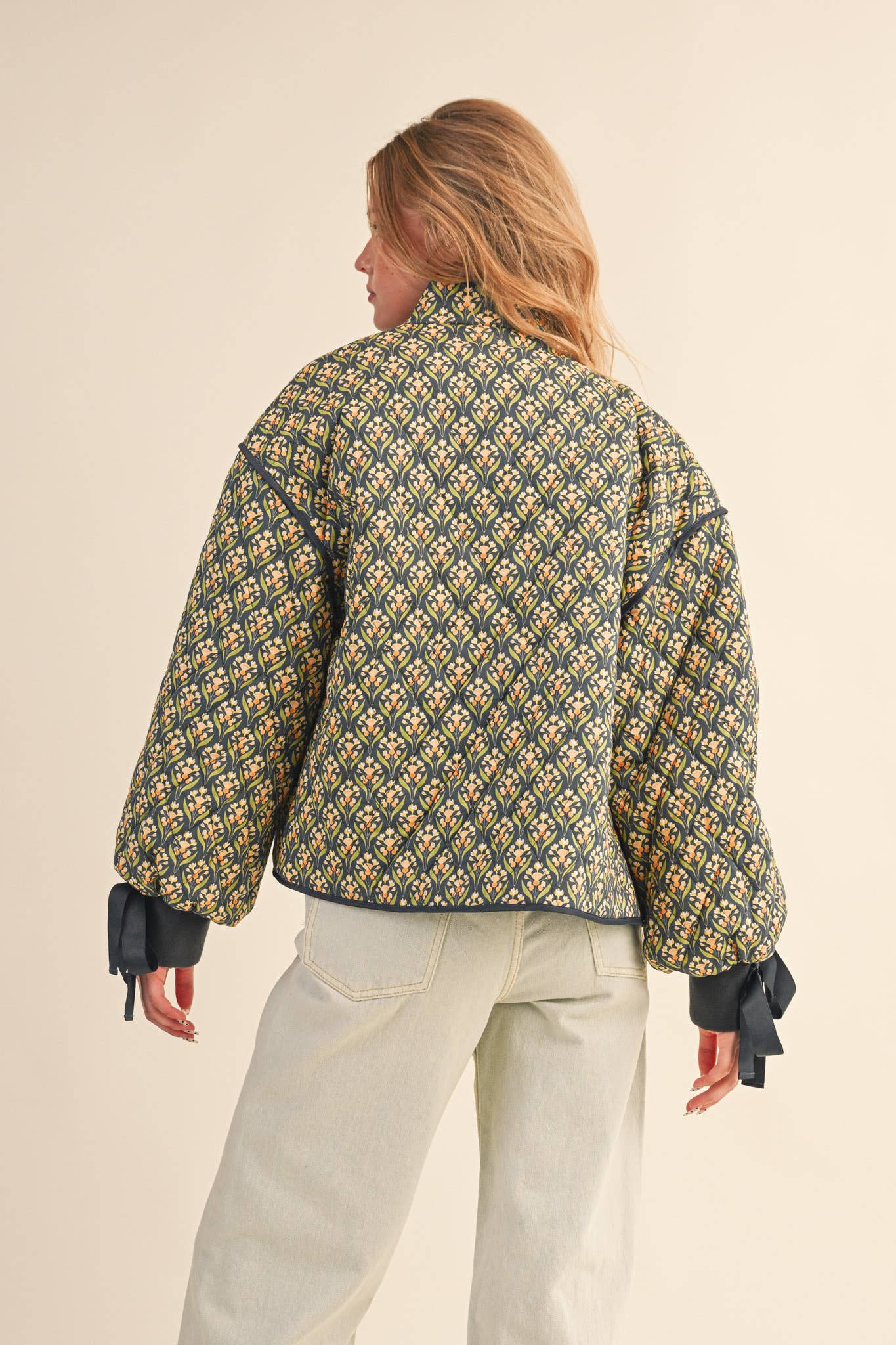 &MERCI - Wholesale Jacket - Women's - FLORAL QUILTED JACKET WITH RIBBON SLEEVE DETAIL MJK443217