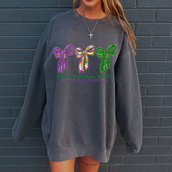 Sweatshirt Graphique Preppy Mardi Gras Y’all Coquette avec Nœuds pour la vente par Gia Gifts Boutique