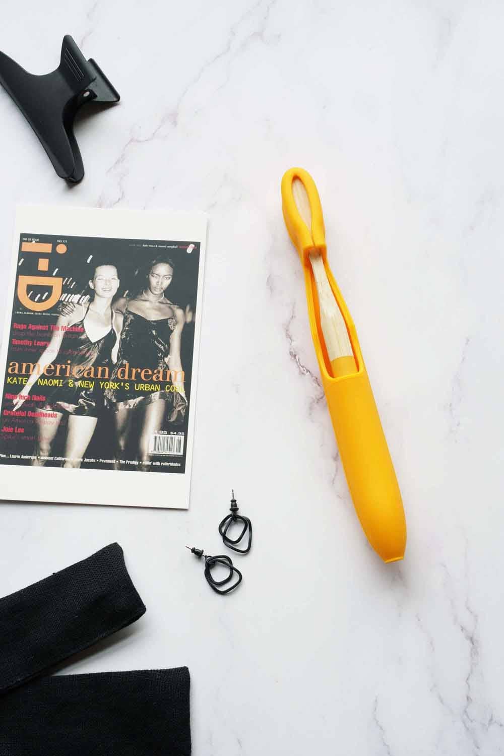 Toothbuckle – wholesale Toothbrush – Grey & Yellow bamboo toothbrush and Eco Cover Set2