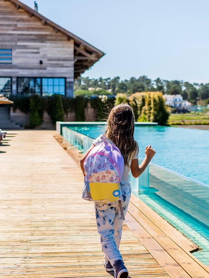 BEACH - White flowers and petals for wholesale by Pêra Doce