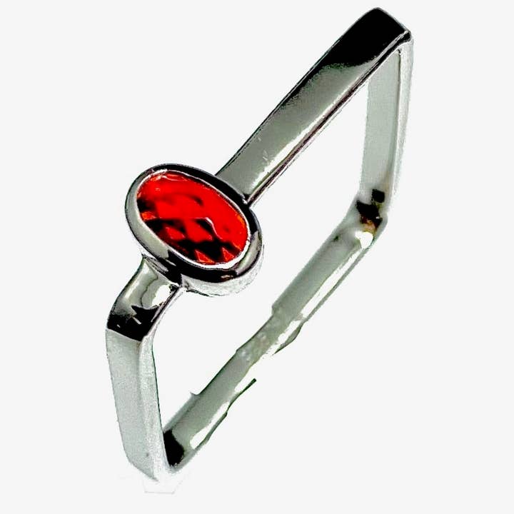 Bague solitaire ovale Helenite en argent sterling pour la vente par Twan Kee Jewelry