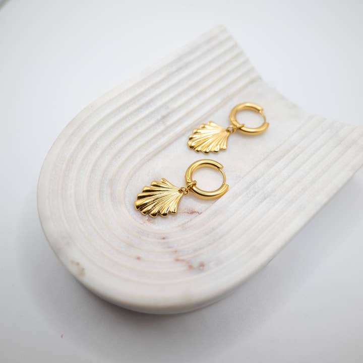 Duestelle Italia - Wholesale Huggie Earrings - Huggie hoops Shell3