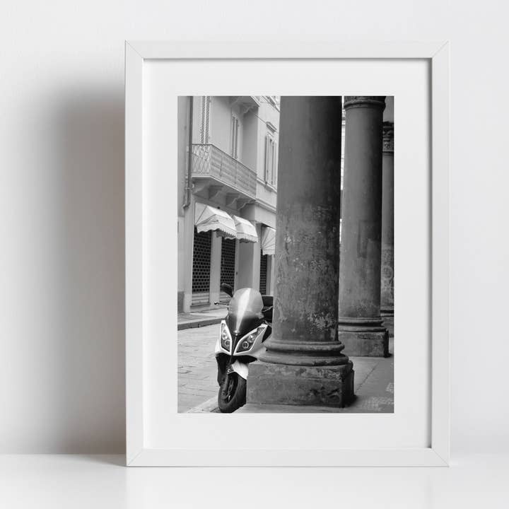 Impression photographique en noir et blanc de rue d'art à Bologne, Italie pour la vente par Mo & Paul Photography
