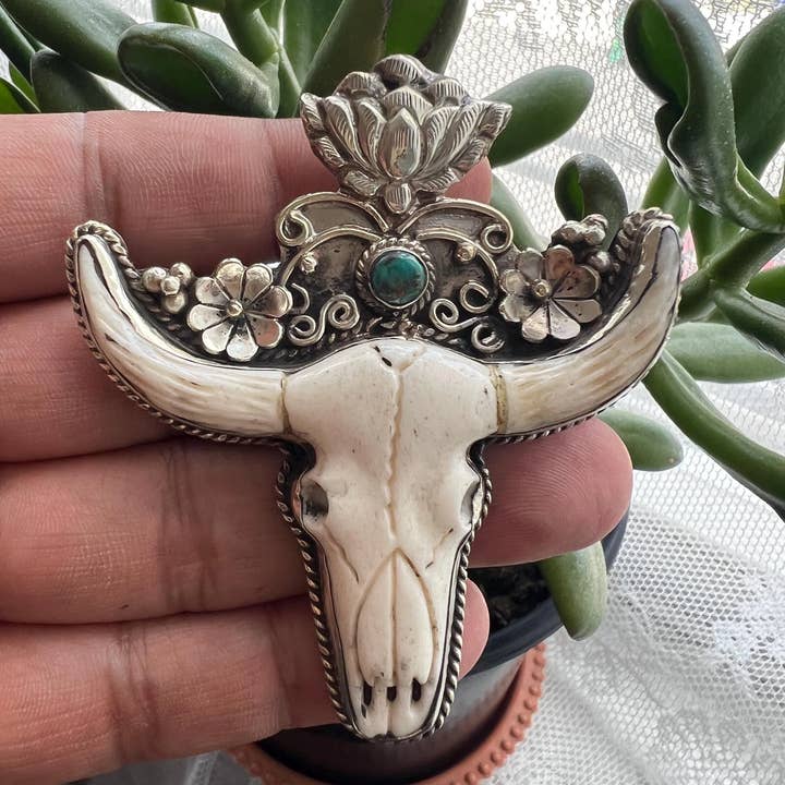 Hueso tallado con diseño de loto y turquesa, hecho a mano para venta al por mayor de GTG Gems Corp