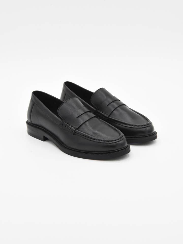 Classic Leather Loafer With Polished Finish for wholesale by ROSA AMADA