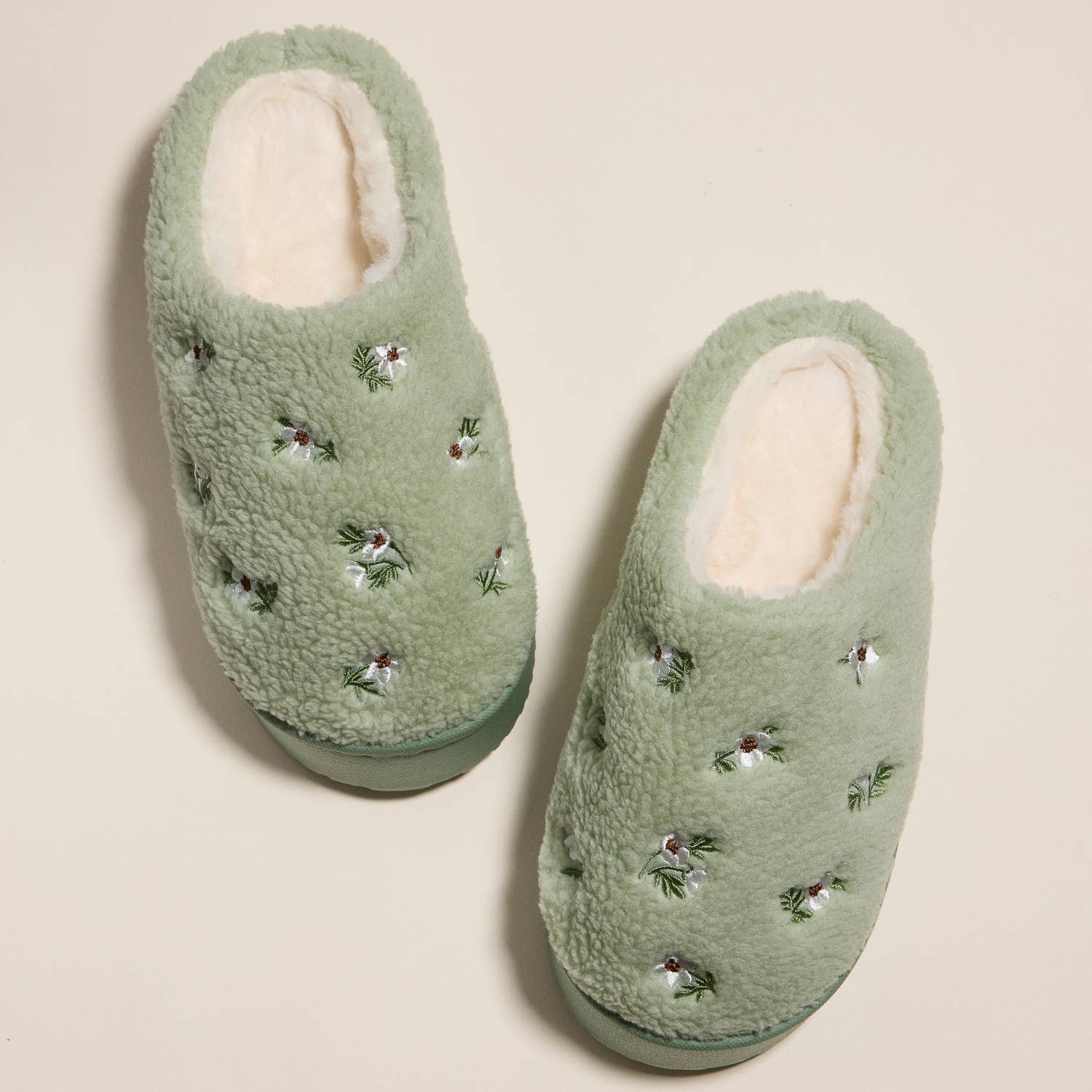 Frem - Wholesale Slippers - Women's - Embroidered Floral Indoor Slippers with Soft Fleece Lining for Christmas Gift11