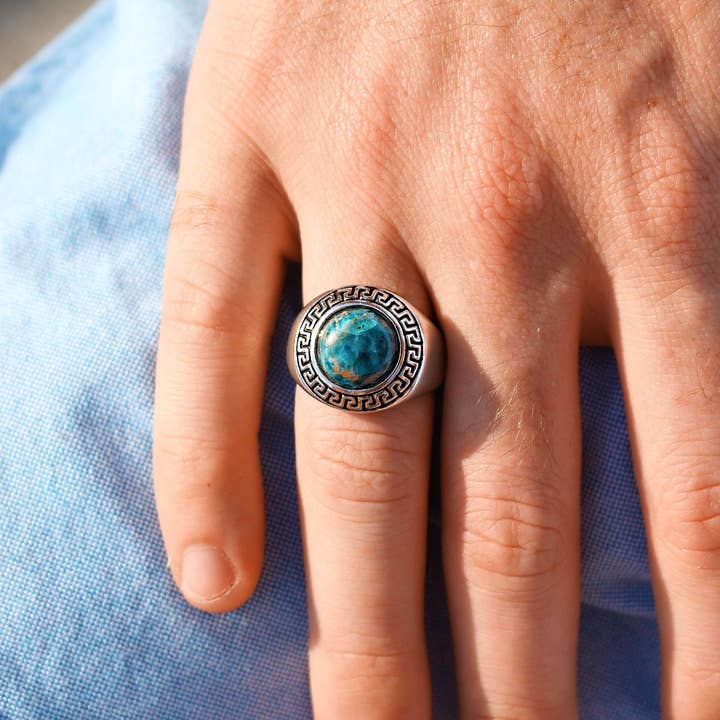 Siegelring aus blauem Apatitstein aus schwarzem rhodiniertem Sterlingsilber für den Großhandel von LuvMyJewelry (LMJ)