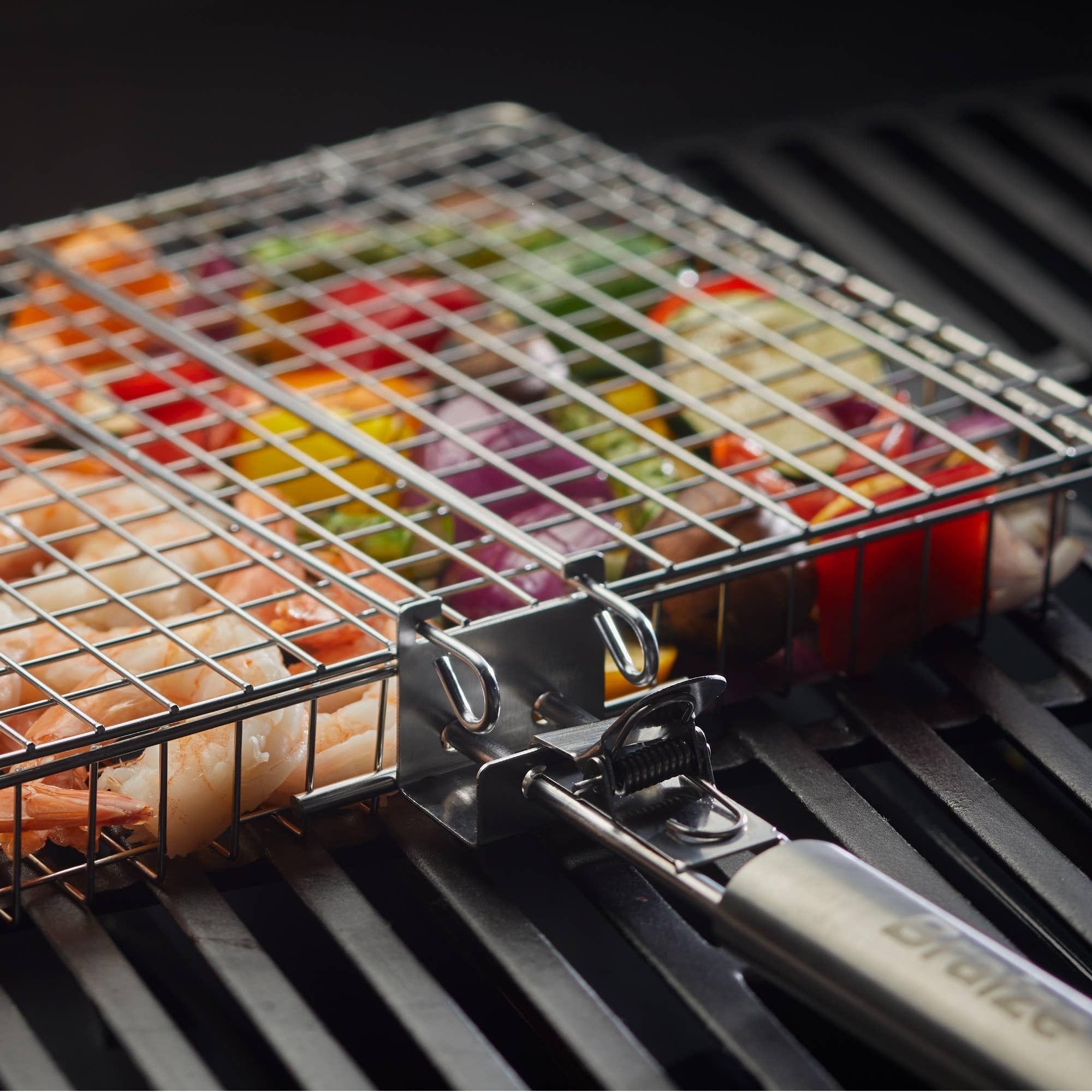 Braize – wholesale Outdoor grill tools – Grill Basket Set with Lid, Handle, Sponge & Basting Brush6