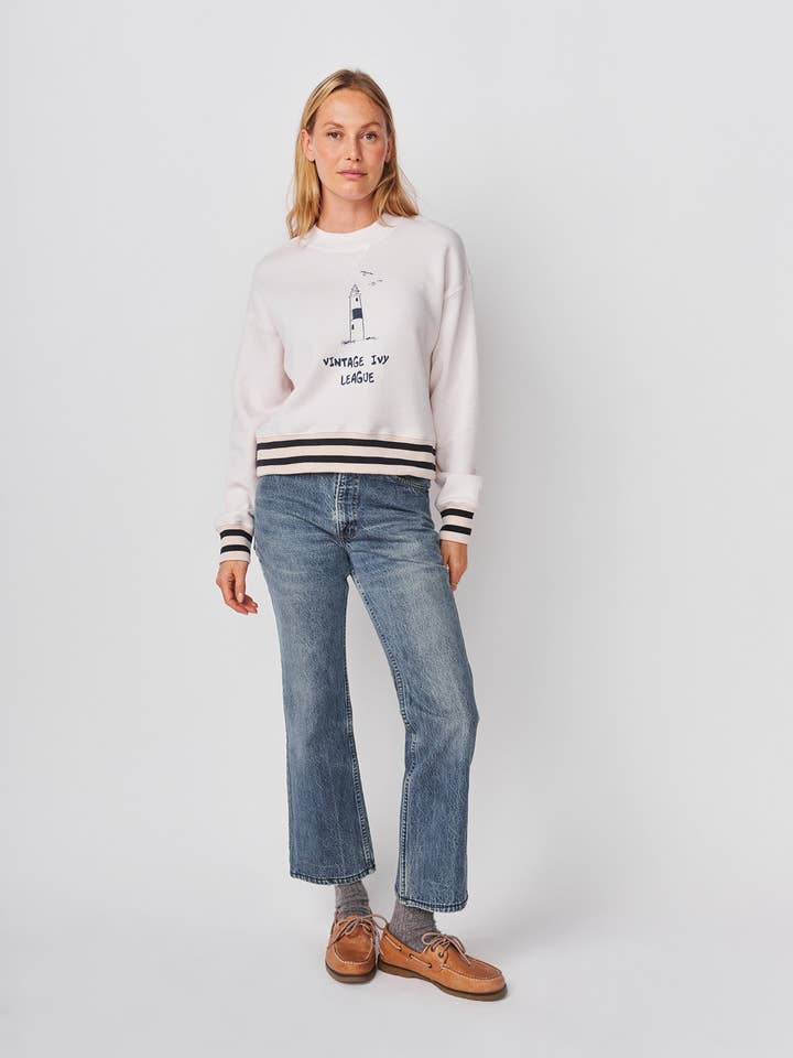 Sweatshirt Athlétique Vintage Divers Ivy League en Huître pour la vente par Sundry Clothing