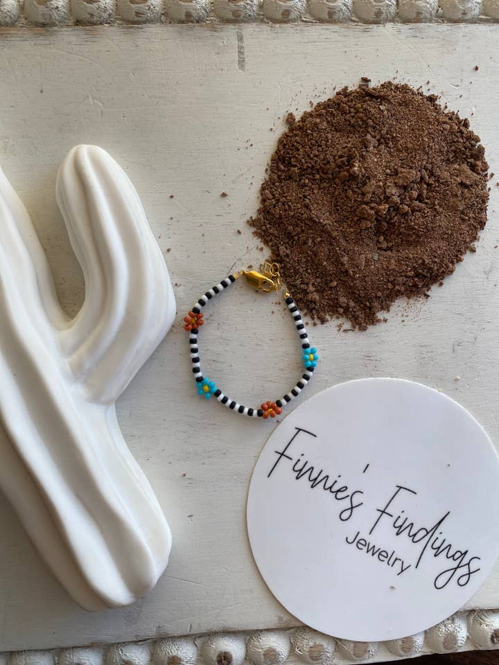 Western Flower Daisy armband voor wholesale door Finnie’s Findings