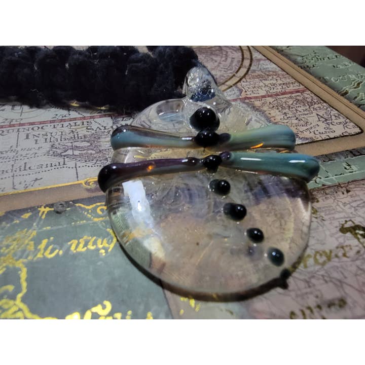 Magnifique collier en verre Libellule pour la vente par The Band Famous