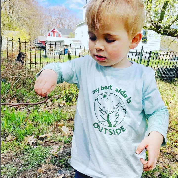 My Best Side is Outside Tee - Ciel pour la vente par The Sly Violet