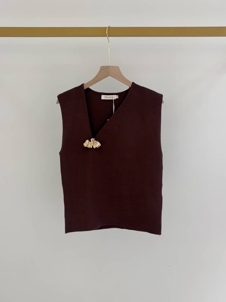 Frime - Wholesale Blouse - Women's - Sleeveless top with gold detail - 26438
