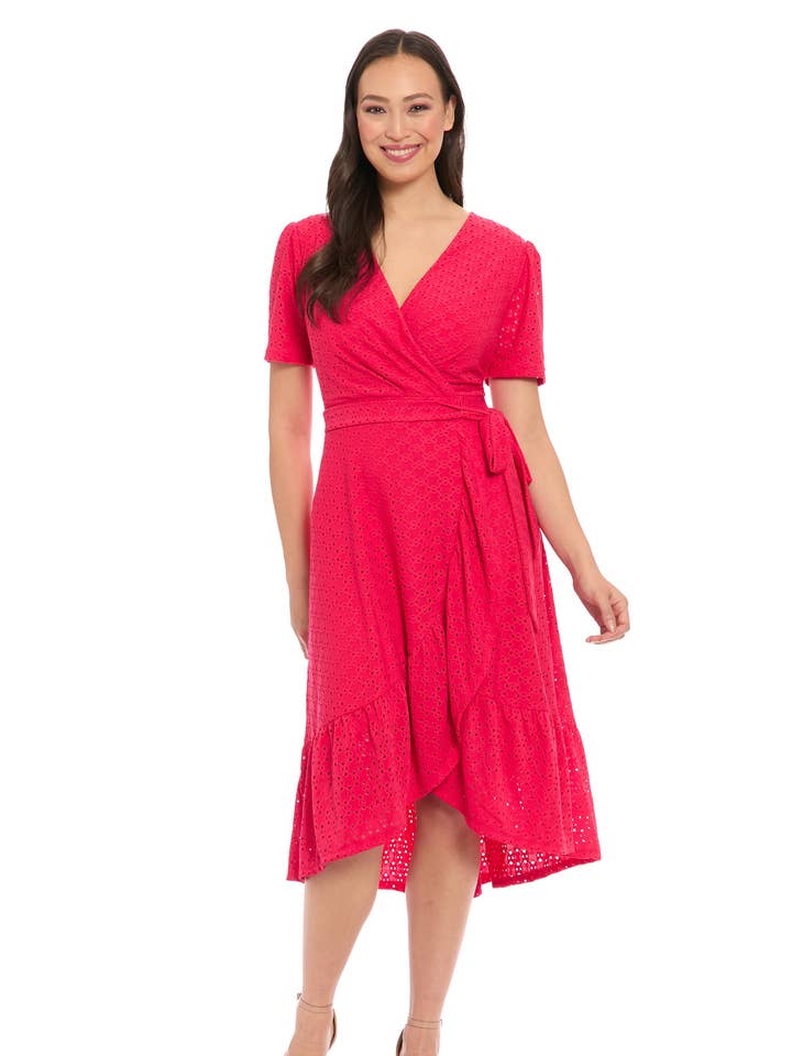 ROBE PORTFEUILLE À VOLANTS À MANCHES COURTES pour la vente par Maggy London Group