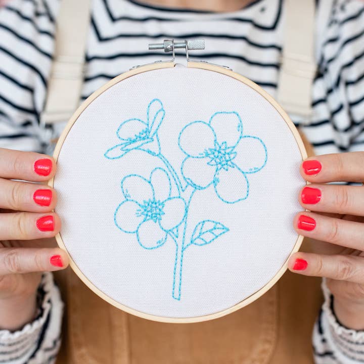 Cotton Clara Craft Kits & Supplies - Wholesale Embroidery/Cross Stitch Supplies - Forget Me Not Embroidery Hoop Kit