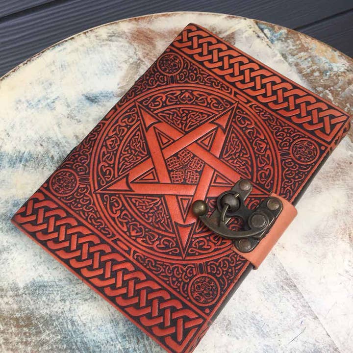 Geprägtes Pentagramm-Lederjournal: Handgefertigtes Grimoire-Skizzenbuch für den Großhandel von Jay mataji Handicrafts
