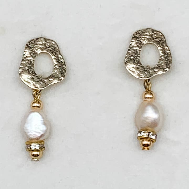 BAROCK PERLENOHRRINGE - KLEIN für den Großhandel von Olivia Grace Jewelry