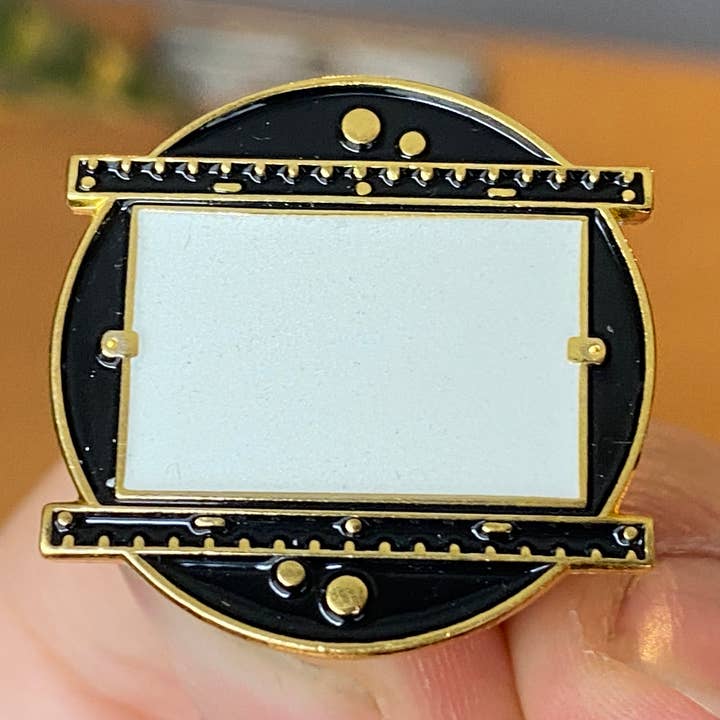 Broche en émail doux Animation Disc - Brille dans le noir pour la vente par Busy Hands Studio