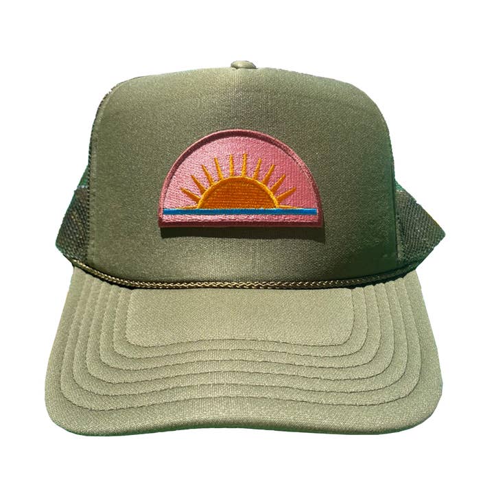 Olive Sunset Trucker Hat för wholesale av Buffalo Road Hats